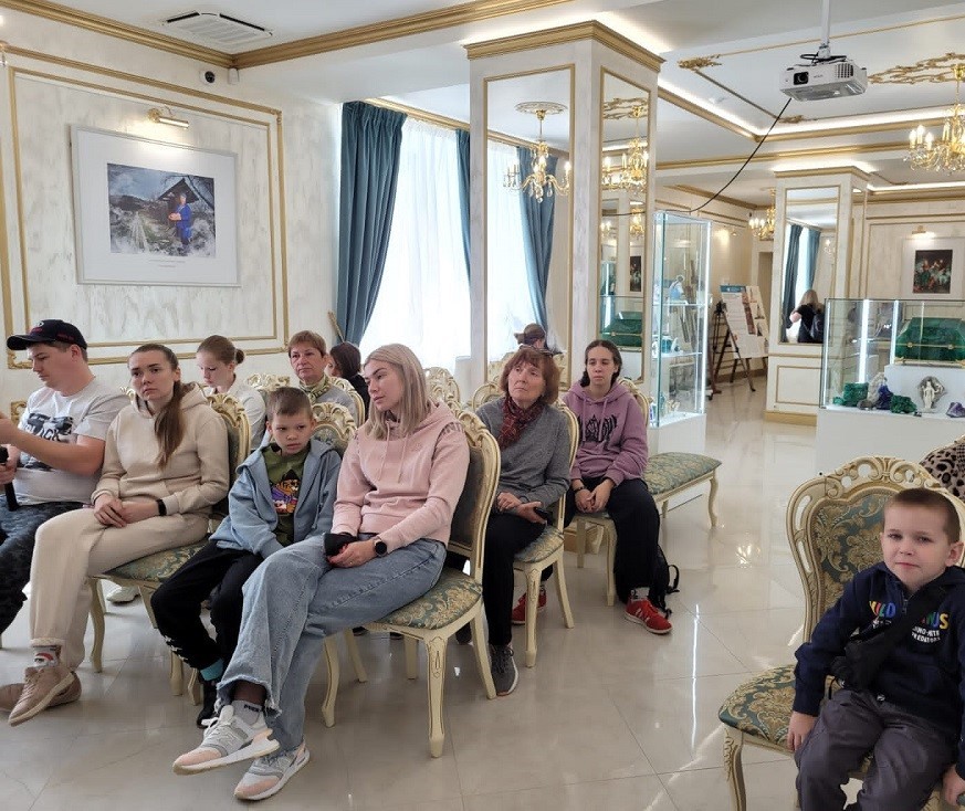 БФ «Синара» расширяет географию посетителей Народного музея «Малахитовая шкатулка»
