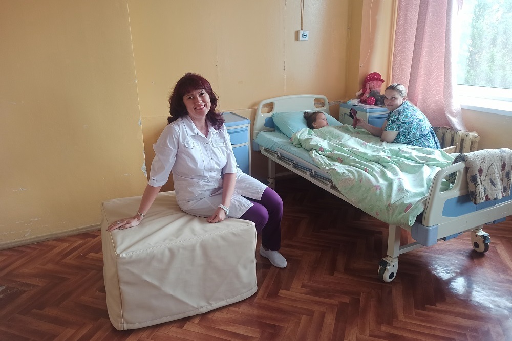 поступила новая функциональная мебель – 34 пуфа, которые трансформируются в спальное место