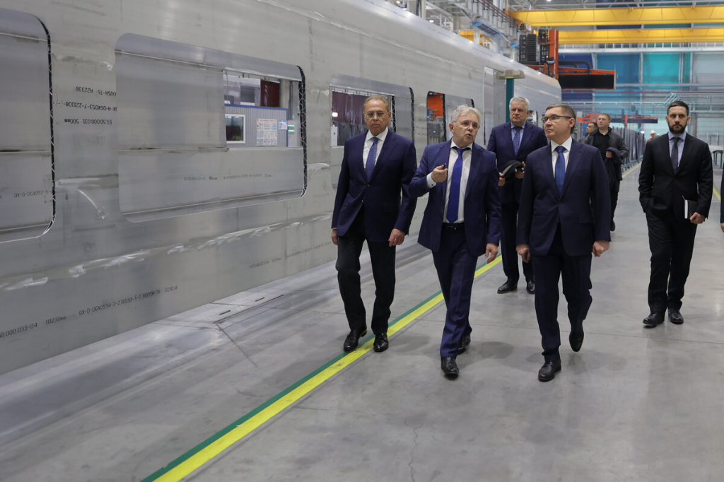 Завод «Уральские локомотивы» посетил Полномочный представитель Президента РФ в УрФО