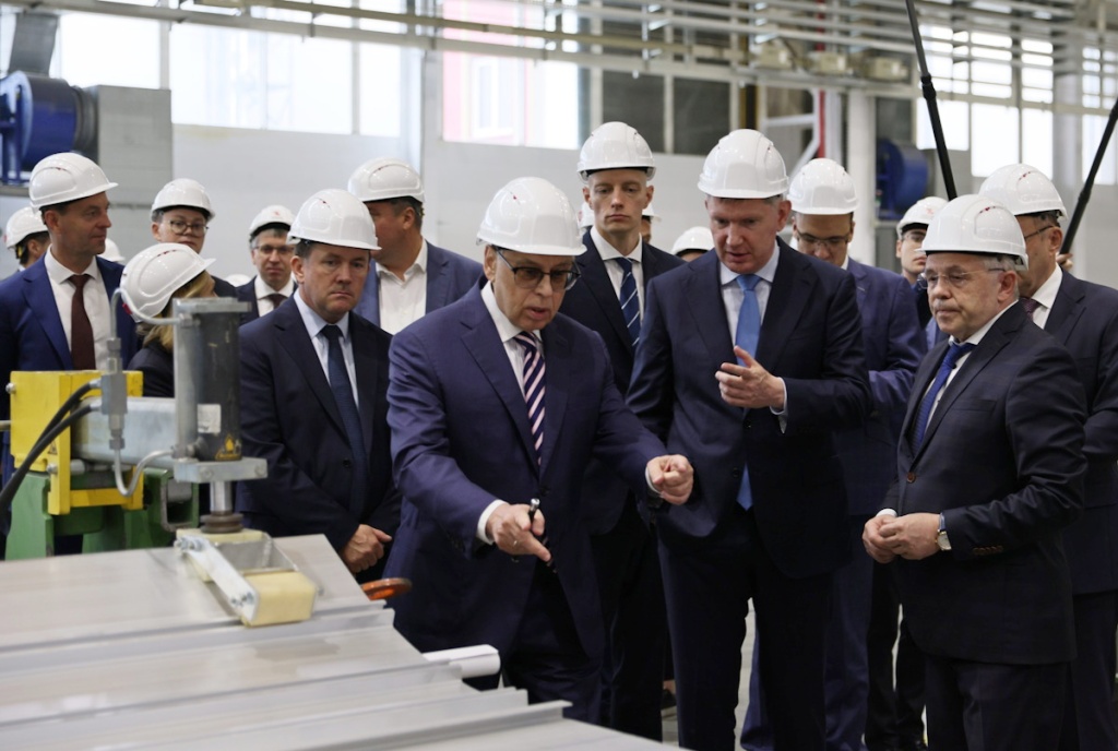 Министр экономического развития России оценил ход сборки первых высокоскоростных поездов на заводе «Уральские локомотивы»
